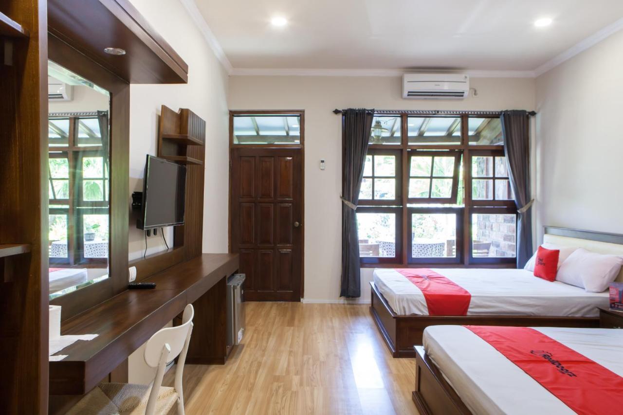 Reddoorz Plus Near Mall Roxy Banyuwangi Banyuwangi  Exteriör bild