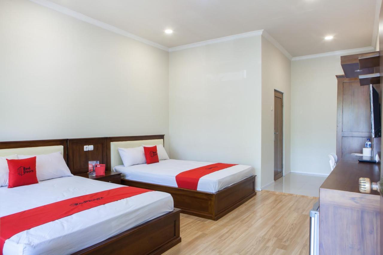 Reddoorz Plus Near Mall Roxy Banyuwangi Banyuwangi  Exteriör bild