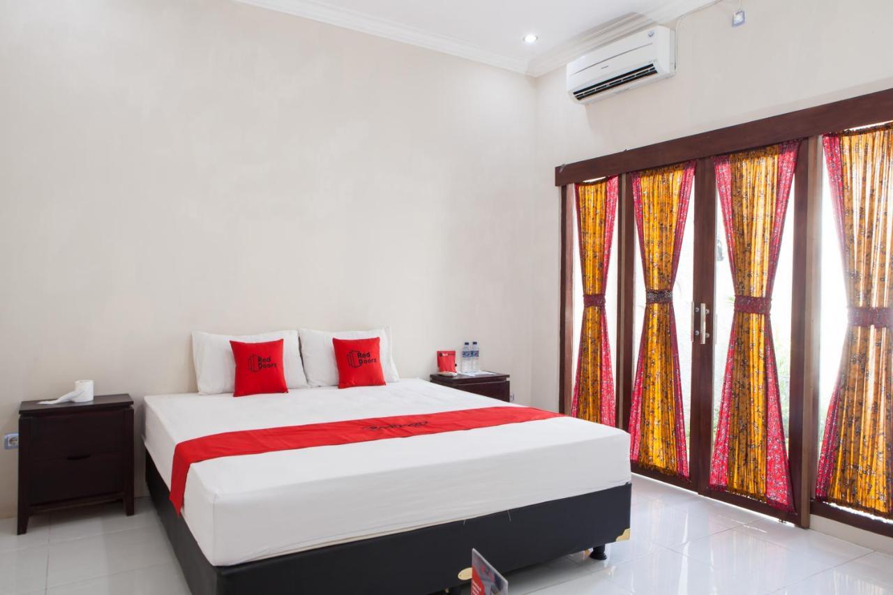 Reddoorz Plus Near Mall Roxy Banyuwangi Banyuwangi  Exteriör bild