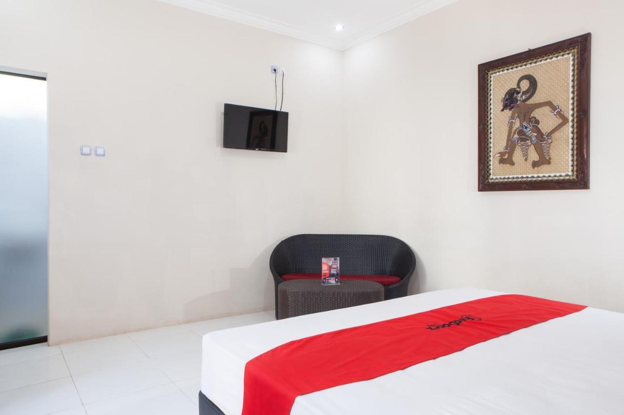 Reddoorz Plus Near Mall Roxy Banyuwangi Banyuwangi  Exteriör bild