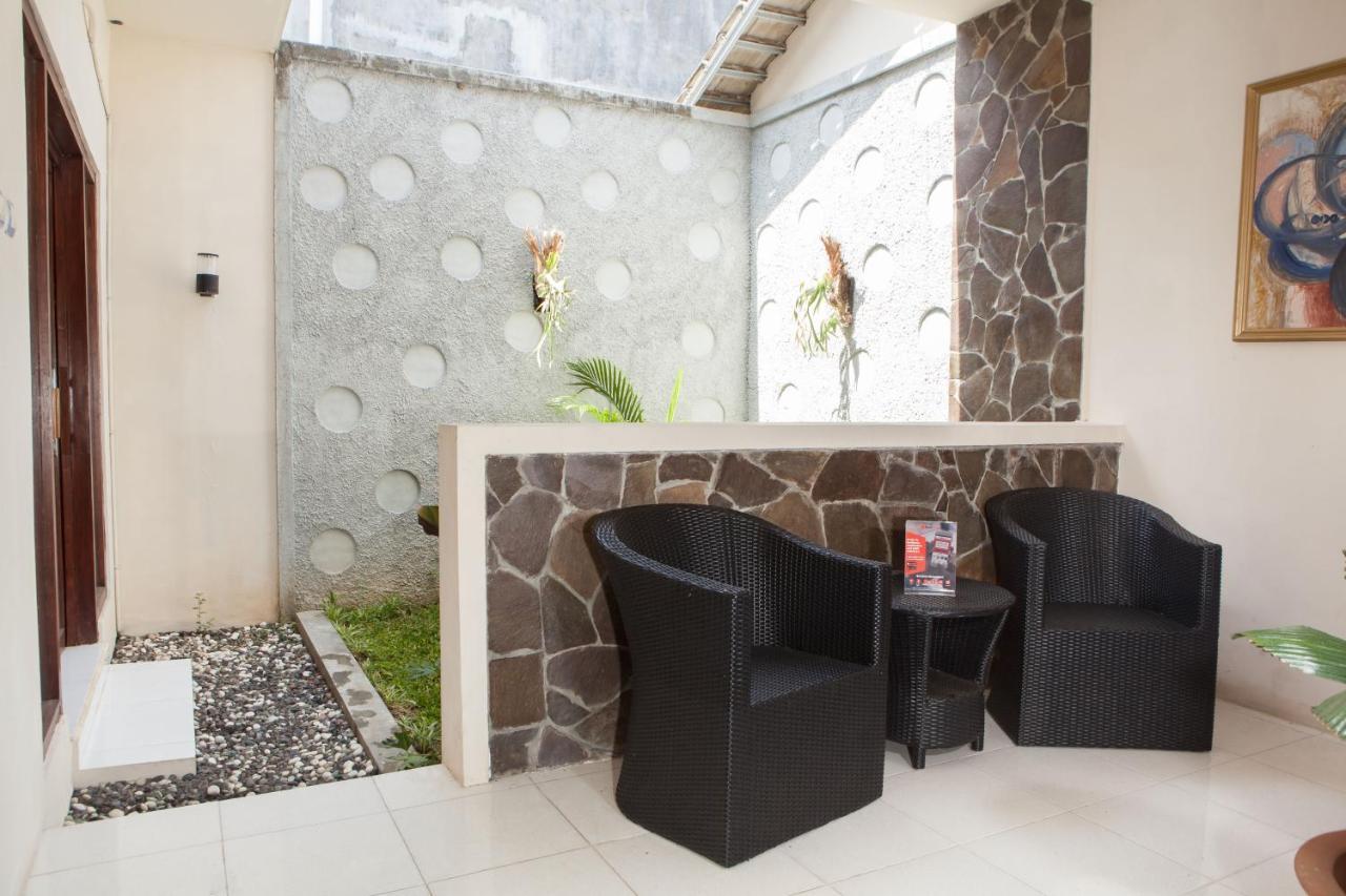Reddoorz Plus Near Mall Roxy Banyuwangi Banyuwangi  Exteriör bild