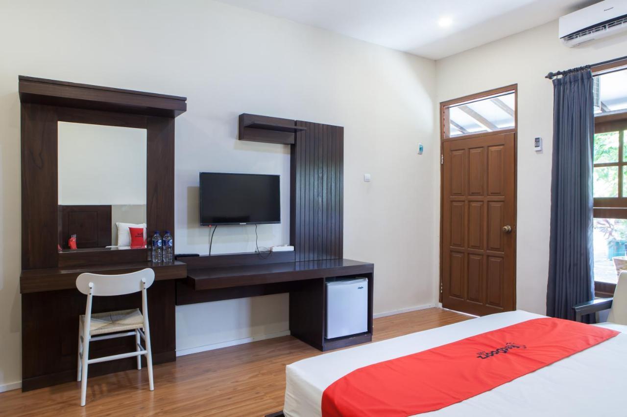 Reddoorz Plus Near Mall Roxy Banyuwangi Banyuwangi  Exteriör bild