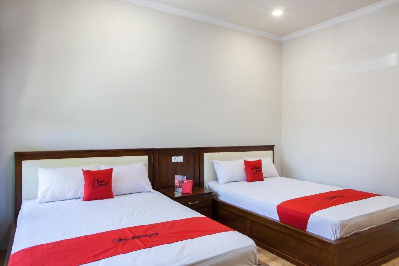 Reddoorz Plus Near Mall Roxy Banyuwangi Banyuwangi  Exteriör bild