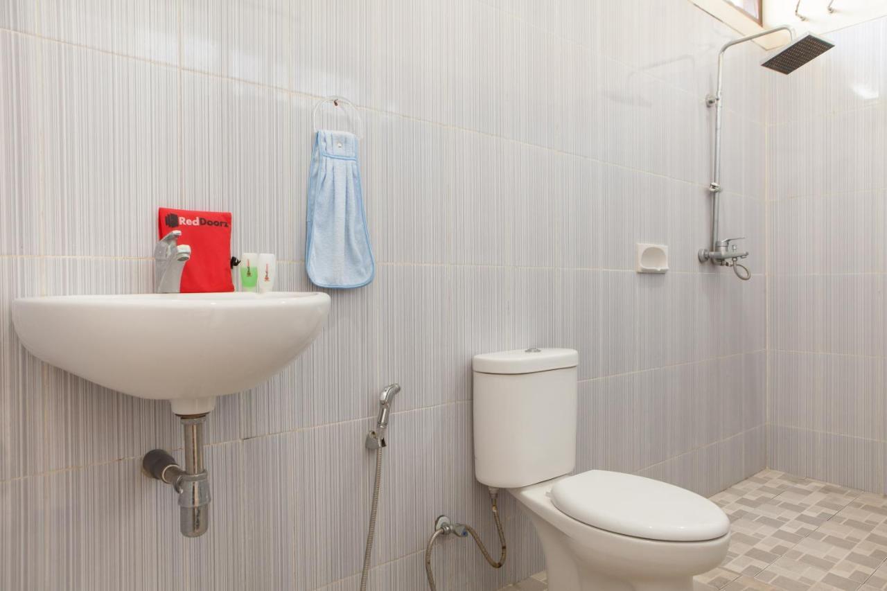 Reddoorz Plus Near Mall Roxy Banyuwangi Banyuwangi  Exteriör bild