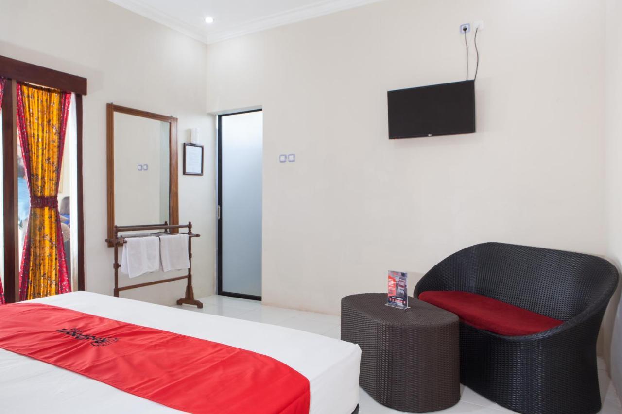 Reddoorz Plus Near Mall Roxy Banyuwangi Banyuwangi  Exteriör bild