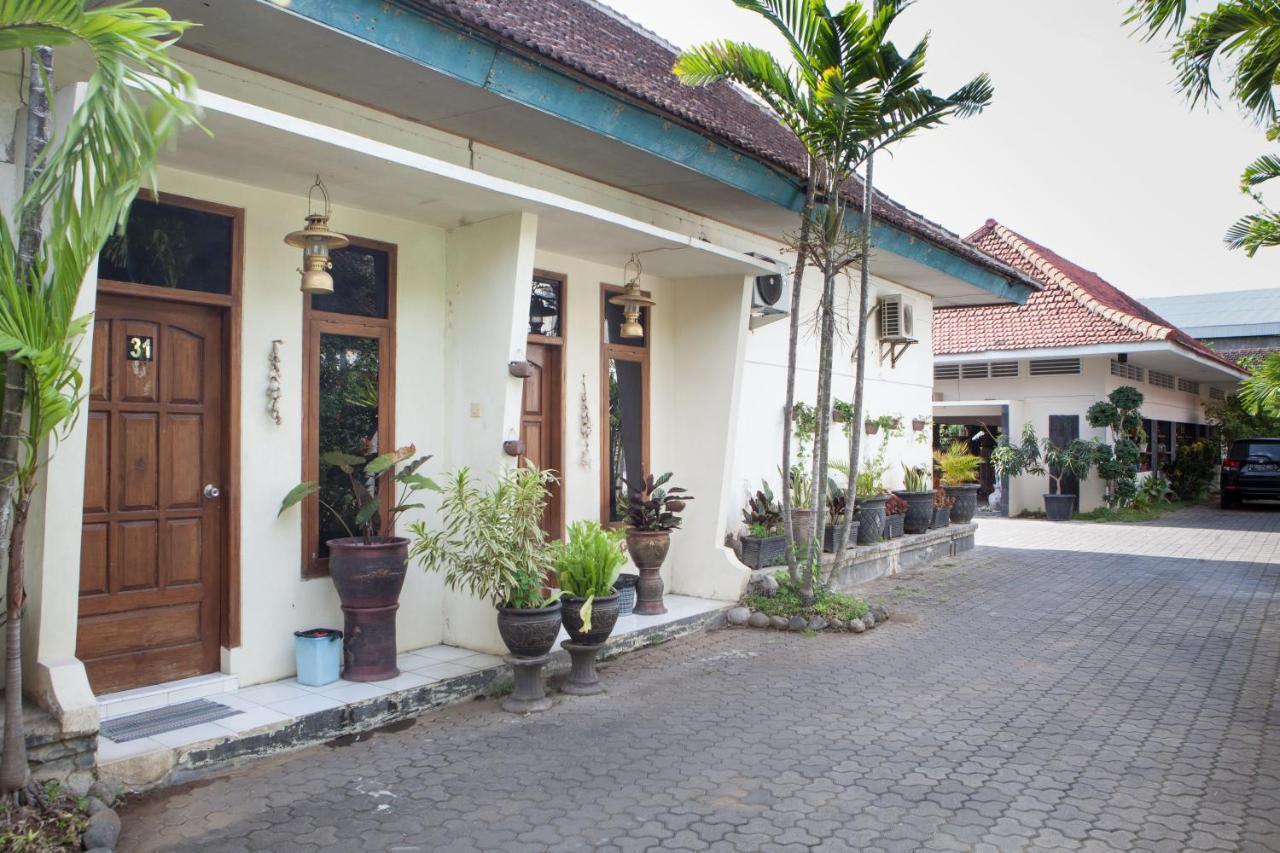 Reddoorz Plus Near Mall Roxy Banyuwangi Banyuwangi  Exteriör bild