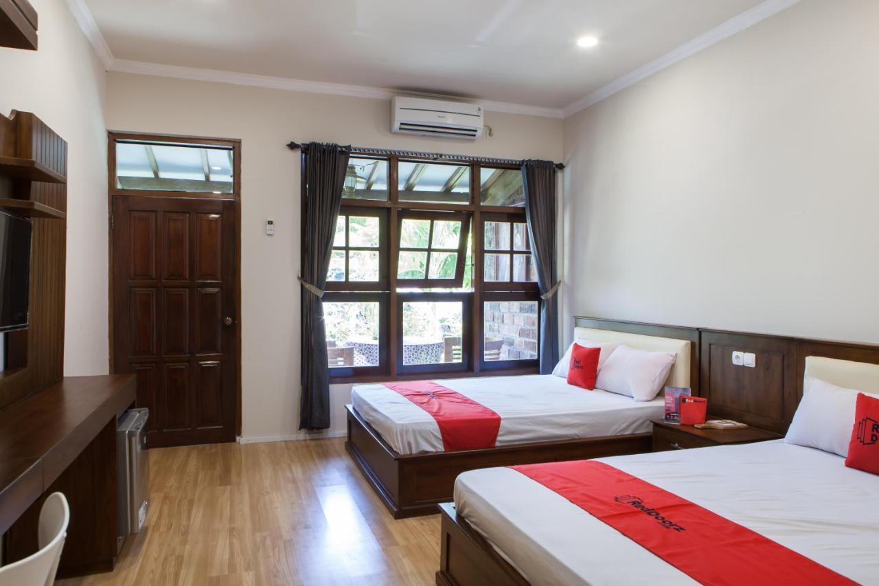 Reddoorz Plus Near Mall Roxy Banyuwangi Banyuwangi  Exteriör bild