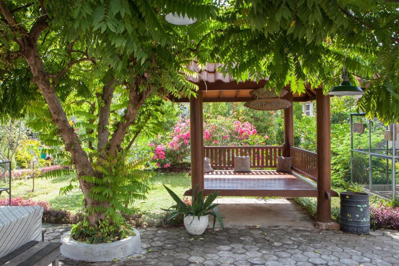 Reddoorz Plus Near Mall Roxy Banyuwangi Banyuwangi  Exteriör bild