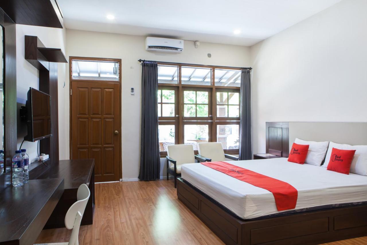 Reddoorz Plus Near Mall Roxy Banyuwangi Banyuwangi  Exteriör bild