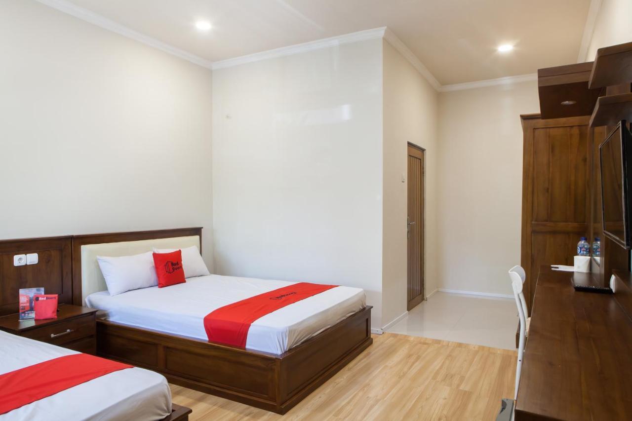 Reddoorz Plus Near Mall Roxy Banyuwangi Banyuwangi  Exteriör bild