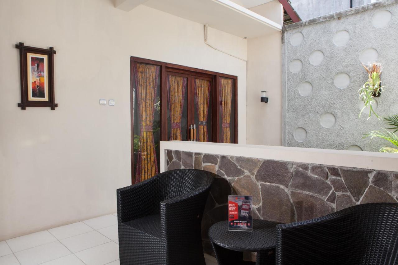 Reddoorz Plus Near Mall Roxy Banyuwangi Banyuwangi  Exteriör bild